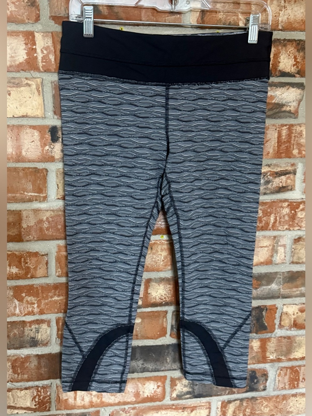 lululemon athletica Gray Patterned Cropped Leggings with Black Waistband
